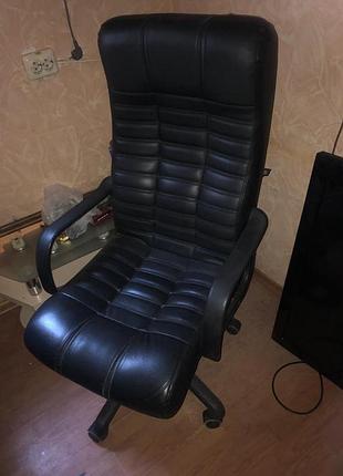 Крісло шкіряне чорне