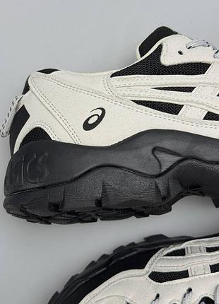 Asics gel-pickax white on black 4