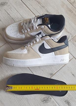 Кросівки nike air force 1 '07 lv8 у кольорі white/beige (а артикул моделі — ib6388-100