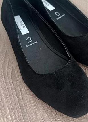 Натуральні м'якесенькі классичні туфлі-човники бренду marks & spencer.