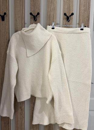 Жіночий в'язаний костюм zara молочного кольору