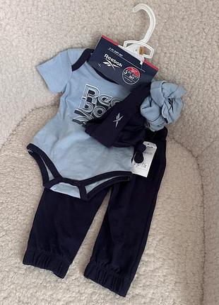 Комплект reebok для хлопчика боді та штанці шапка топіки  0-6 місяців