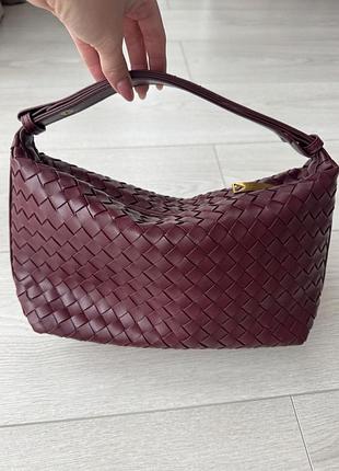 Жіноча плетена сумка багет у стилі bottega veneta чорна та бордова
