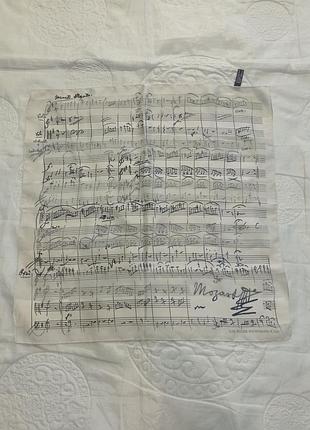 Колекційна шовкова хустка (платток) із принтом нотного рукопису вольфганга амадея моцарта (серія з його твором «маленька нічна музика»)
розмір 50*50см