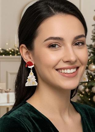 Яркие зимние серьги белая елочка с шапочкой санты цвяшки 12276