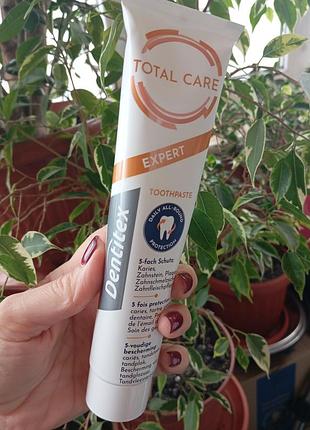 Зубна паста dentitex total care expert (об'ємом 125 мл), яка забезпечує комплексну 5-кратну/5-факторну гігієну та захист порожнини рота,125 мл