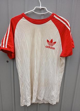 Мужская футболка adidas.