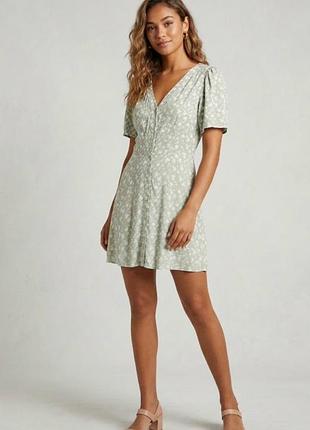 Легкое летнее платье в цветочный принт vero moda (размер s)