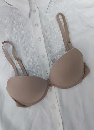 Базовый бюстгальтер intimissimi с формованной чашкой (бежевый / нюд) push up