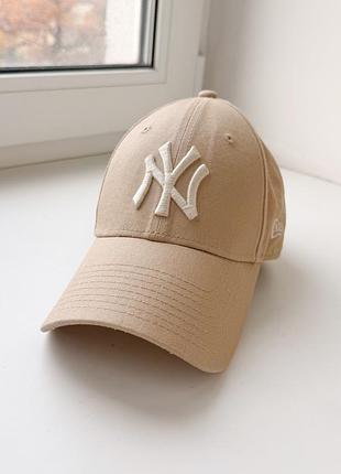 Бежевая бейсболка, кепка new york yankees new era