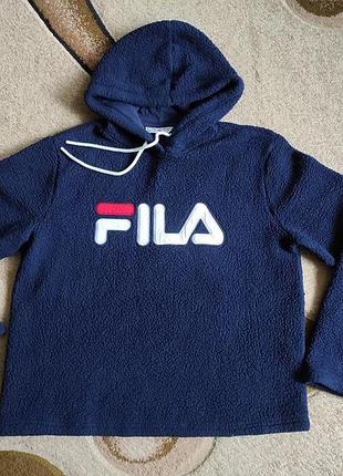 Жіноче синє худі бренду fila, виконане з м'якого плюшевого матеріалу «шерпа» (штучне хутро/фліс барашек).
