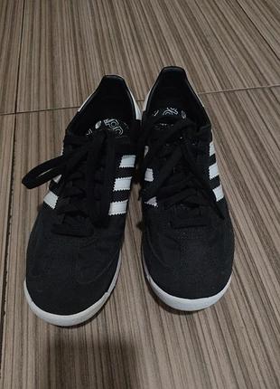 Кросівки adidas чорні зі смужками