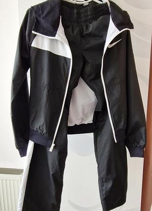 Жіночий чорно-білий спортивний костюм nike windrunner warmup  •. в'єтнам. xs-s
