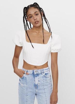 Белый корсетный топ от бренда bershka