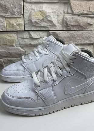 Оригінальні кросівки  nike air jordan 1 mid