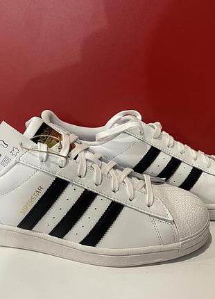 Adidas кросівки