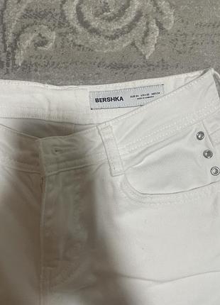 Жіночі джинси bershka білі розмір 24
