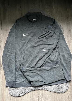 Костюм nike спортивний