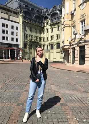 Жіноча шкіряна куртка