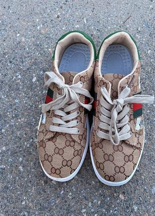 Кроссовки женские в стиле бренда gucci