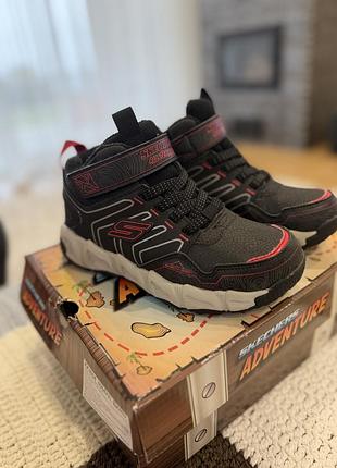 Черевики дитячі skechers adventure чорні з червоним