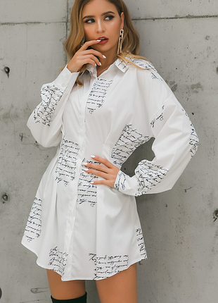 Белое мини-платье-рубашка с принтом в виде рукописного текста (letter print shirt dress) от бренда