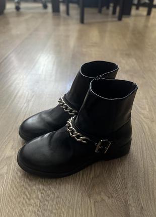 Ботильйони жіночі zara чорні з ланцюжком