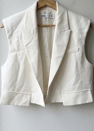 Укорочений жилет zara з підплічниками (розмір s) / білий жакет без рукавів