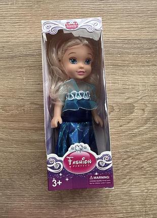 Невеличка лялька в стилі frozen
