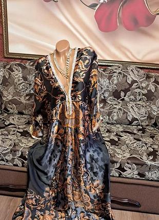 Довга сукня versace з довгим рукавом та декором зі страз