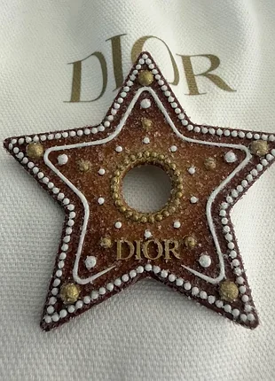 Зірка для декору на новий рік dior gingerbread cookie star dior beauty holiday 2026