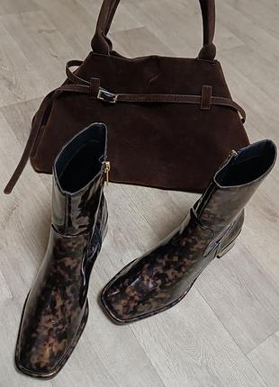 Стильные лаковые ботильоны с эффектом черепахового панцыря river island шоколадного цвета 2