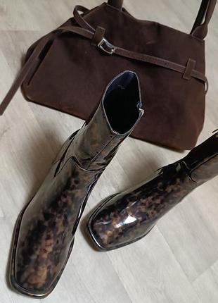 Стильные лаковые ботильоны с эффектом черепахового панцыря river island шоколадного цвета 3