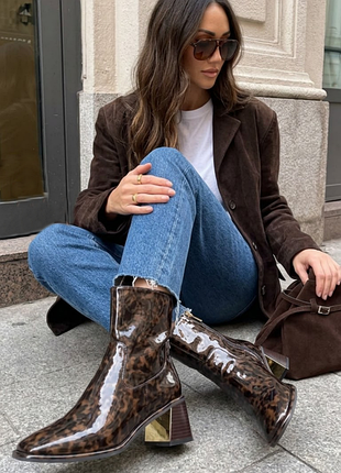 Стильные лаковые ботильоны с эффектом черепахового панцыря river island шоколадного цвета