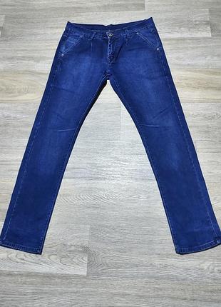 Мужские винтажные джинсы tommy hilfiger , размер по бирке - 34 , но по факту - как 32 .
