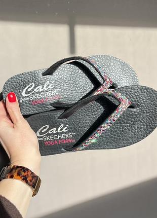 В'єтнамки жіночі skechers cali чорні з камінчиками