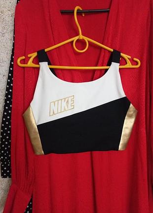 Спортивный топ nike