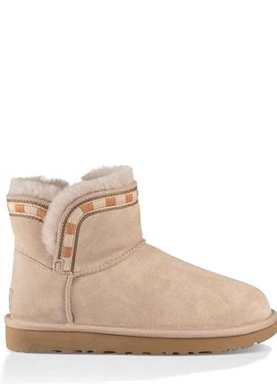 Ugg rosamaria embroidery sand-39р
