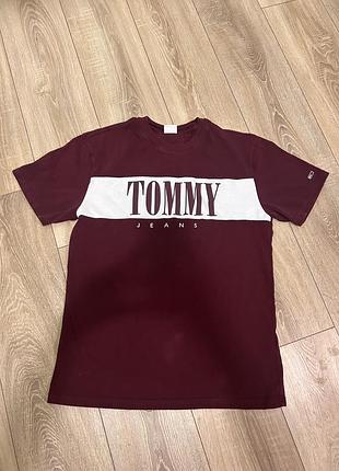 Футболка чоловіча tommy jeans бордова з білим написом