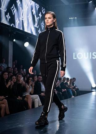 Крутезний цупкий костюм louis  vuitton