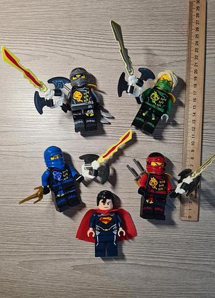 Іграшкові фігурки lego ninjago та супермен в подарунок