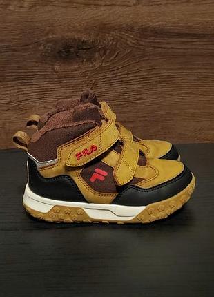 Детские зимние или демисезонные ботинки fila winter boot в коричнево-бежевой расцветке.