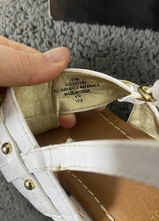Стильні босоніжки guess 4