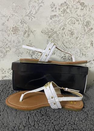 Стильні босоніжки guess 9