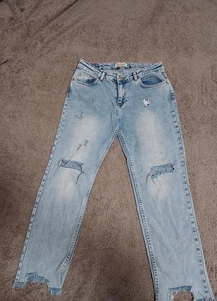 Жіночі джинси pull&bear блакитні рвані укорочені