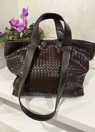 Жіноча сумка-тоут bottega veneta коричнева плетена