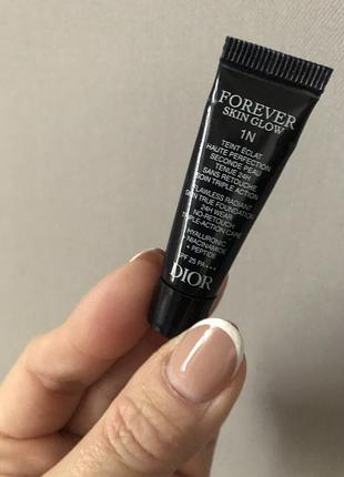 Тональный крем dior glow 1 n