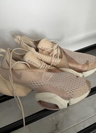 Кросівки nike superrep бежево-золотисті для тренувань