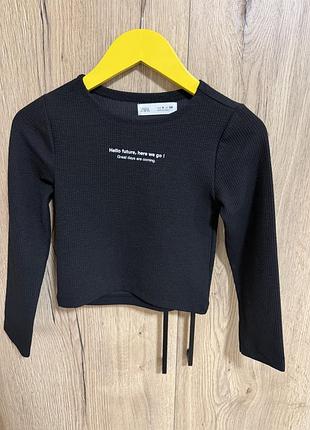 Укорочена кофта zara чорна з написом