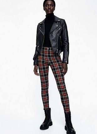 Женские брюки скинни zara в клетку тартан с молниями, вискоза, размер xs / eur 34 / uk 4